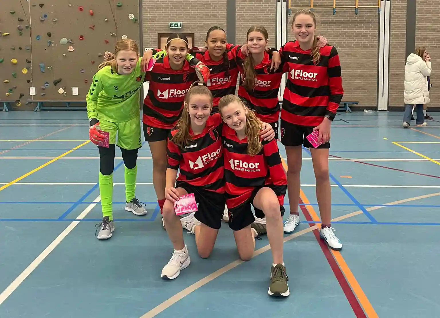 buurtwerk Gouda organiseert zaalvoetbal voor meiden