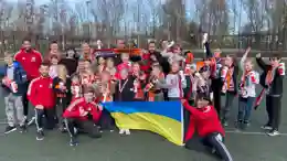 gro-up kinderen trainen met Feyenoord gro-up Oekraïense kinderen trainen met Feyenoord