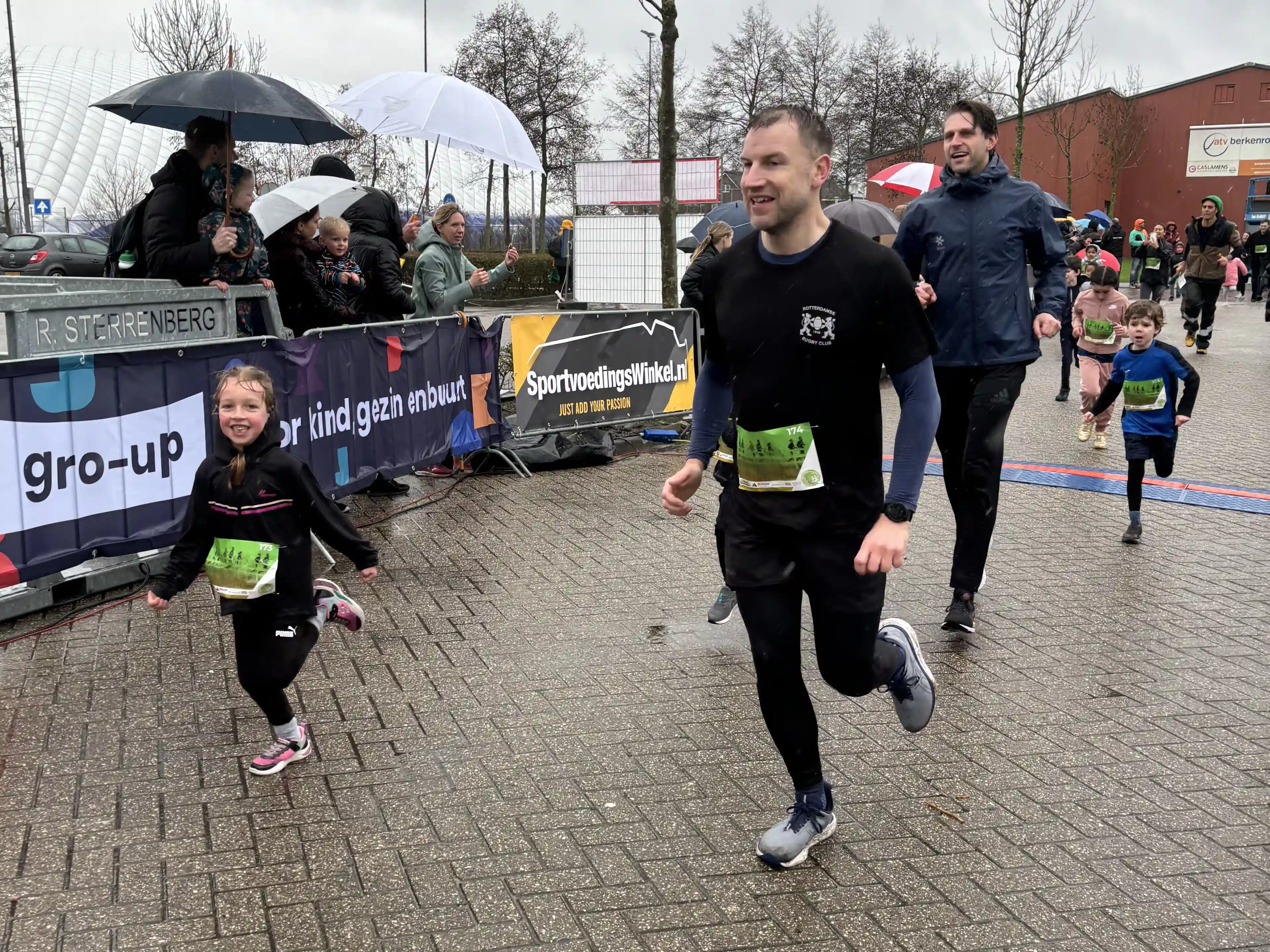 gro-up kind rent samen met vader de gro-up Kids Run Lansingerland 