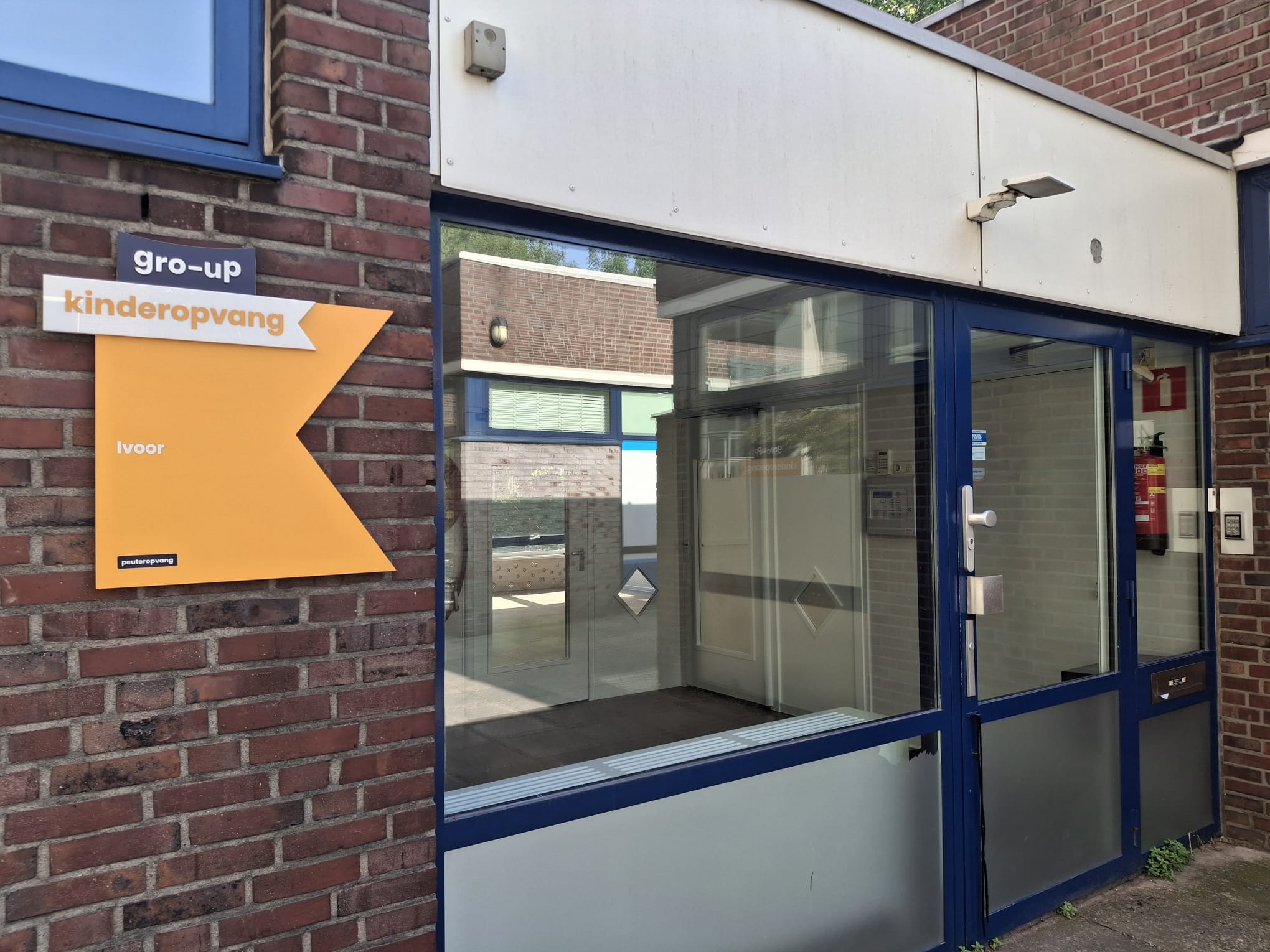 De ingang van peuteropvang Ivoorhorst van gro-up in Den Haag Mariahoeve
