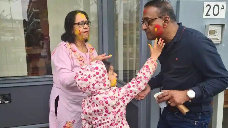 gro-up Woerdenaren vierden het kleurrijke Holifeest en zo zag dat eruit gro-up Woerdenaren vierden het kleurrijke Holifeest en zo zag dat eruit