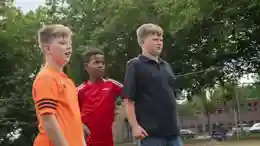 gro-up kinderen op voetbalveld gro-up kinderen op voetbalveld