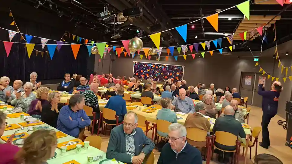 gro-up Nationale Vrijwilligersdag diner in Ommoord