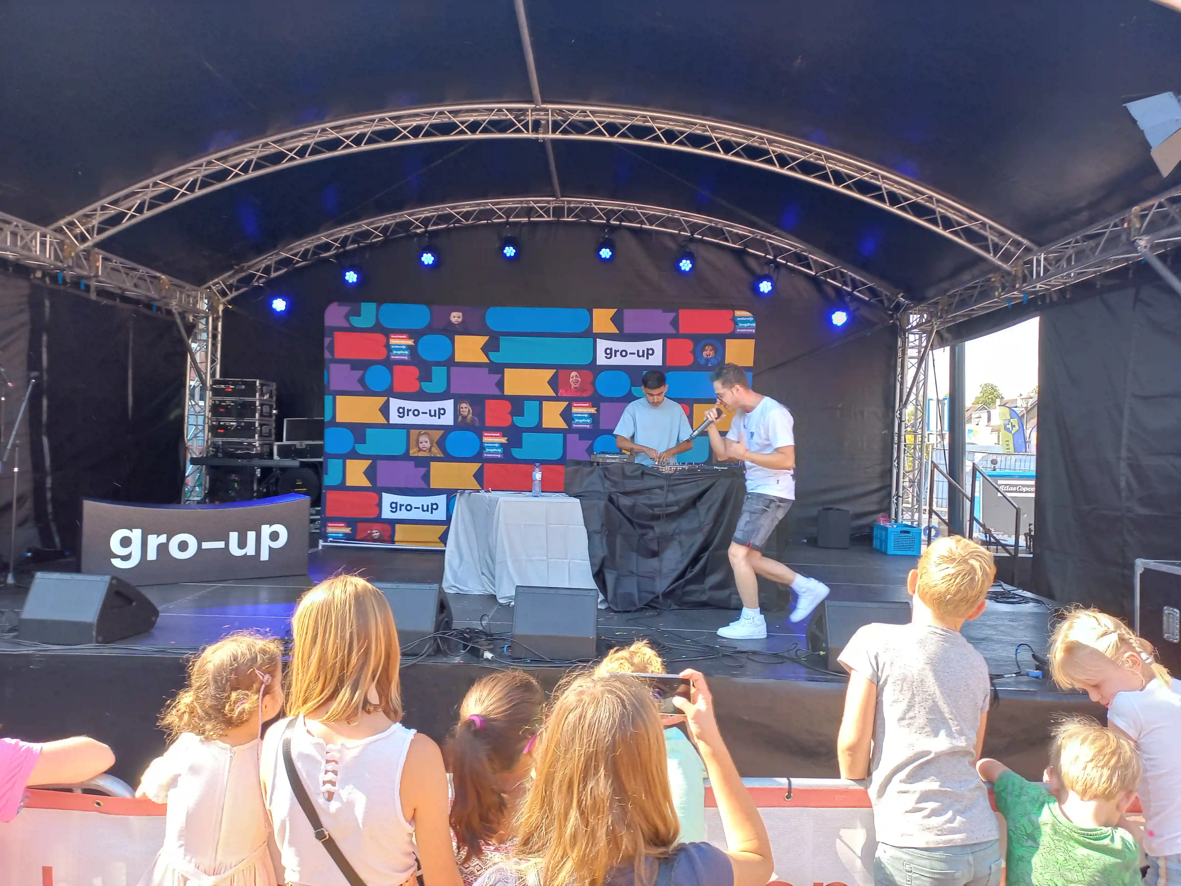 gro-up Optreden Rapper Lewy Tijdens gro-up on stage Tijdens Oogstfeest in Zevenhuizen
