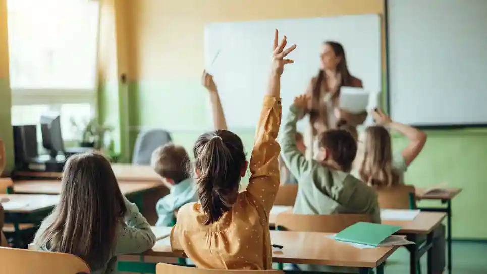 Vaste gezichten aanwezig op scholen (voor speciaal onderwijs) gro-up jeugdhulp