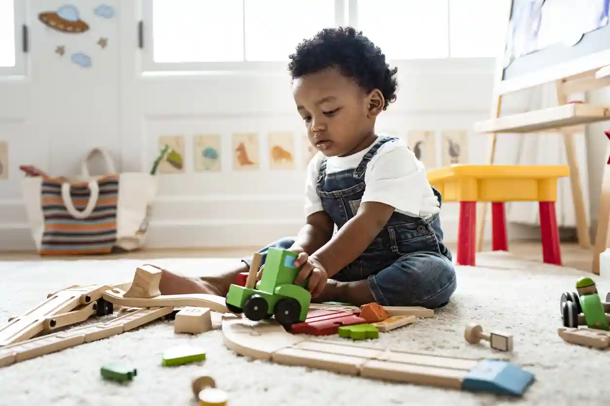 gro-up kinderen en woorden geven aan wat ze aanwijzen gro-up kinderen en woorden geven aan wat ze aanwijzen