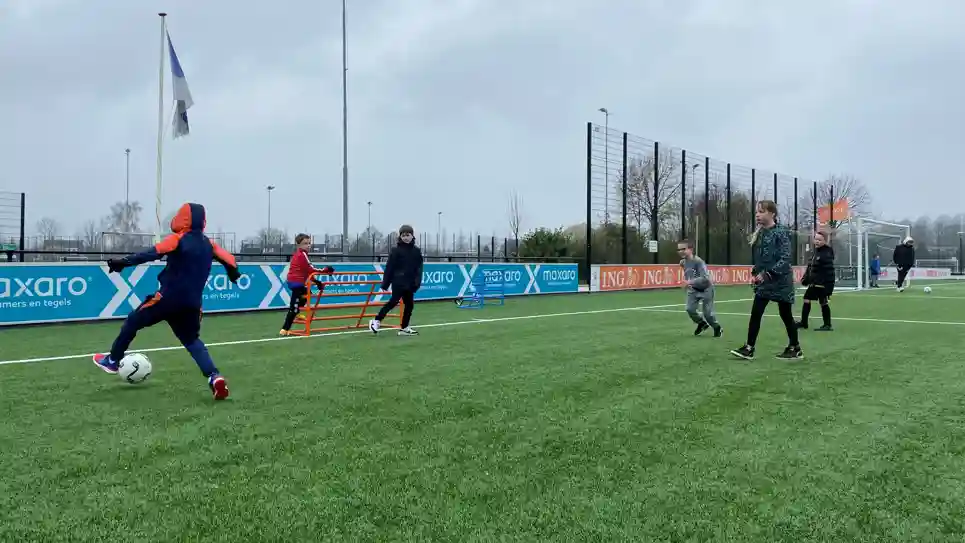 Voetbalclinic Van De Meiden Van VV De Meern