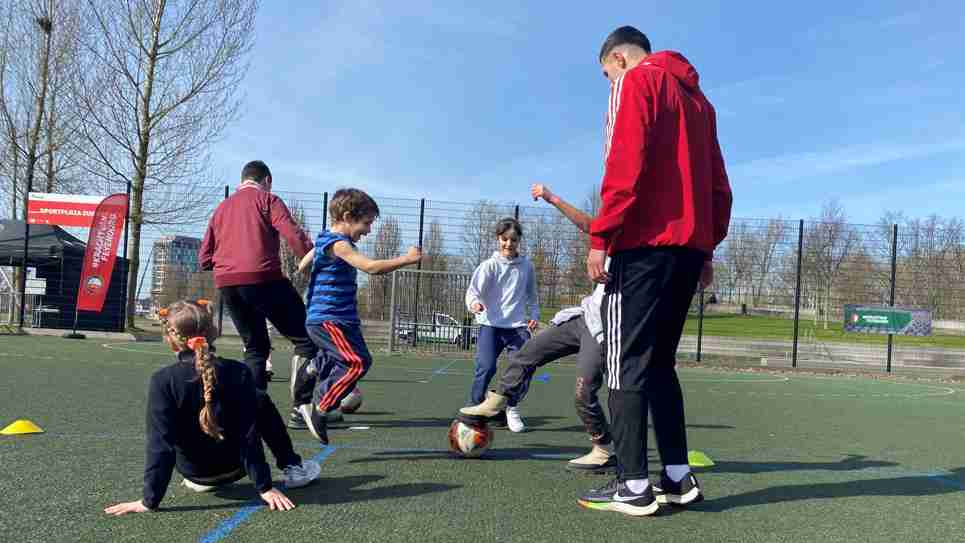 Bezoek Oekrainse Opvangkinderen Feyenoord 2 (2) Bezoek Oekrainse Opvangkinderen Feyenoord 2 (2)