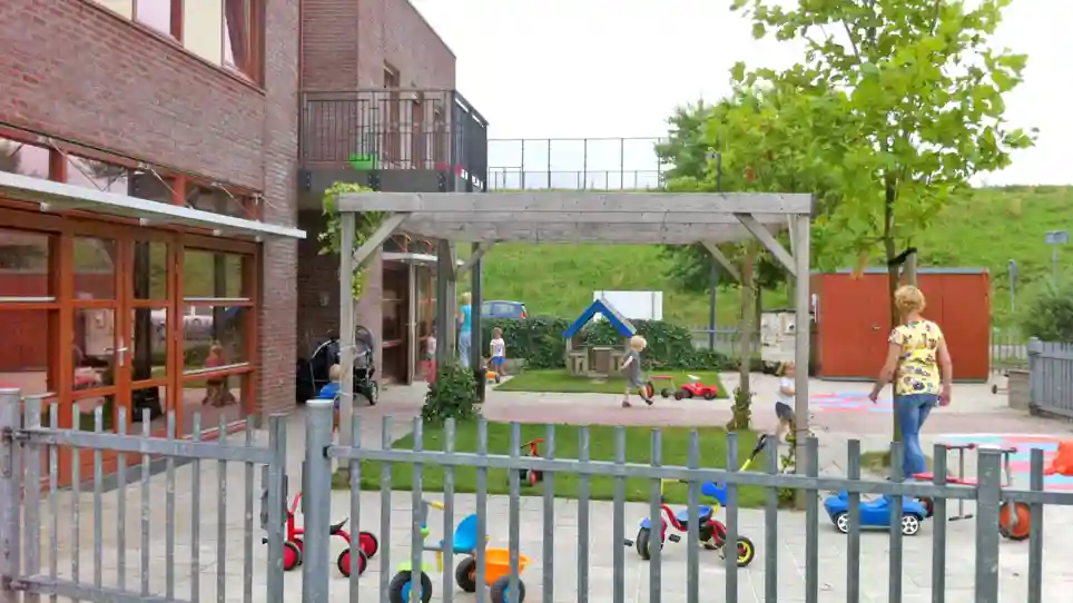 Buiten zijn rondom peuteropvang Villa Terbregge Peuteropvang in Rotterdam