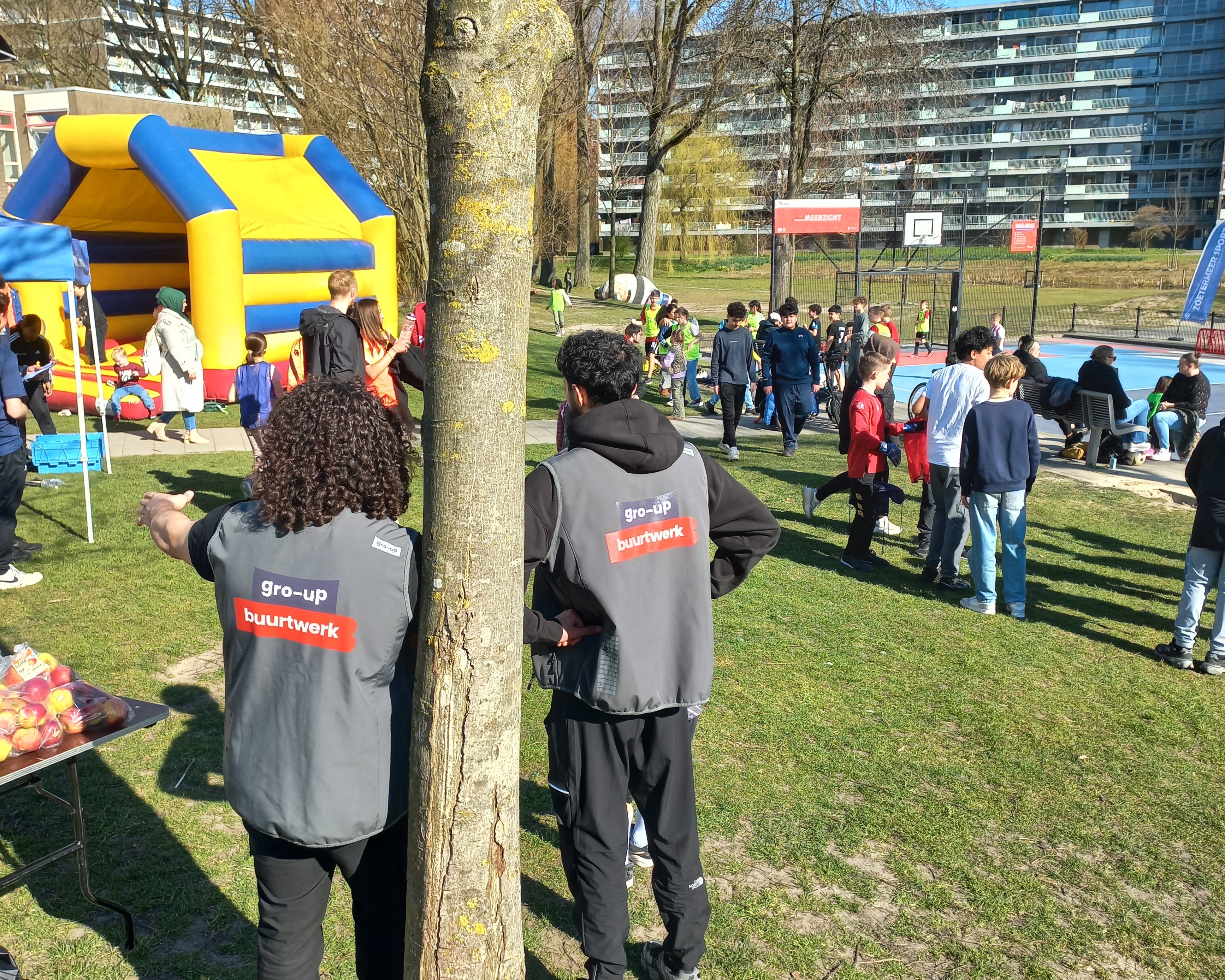 Buurtfeestje in Zoetermeer Meerzicht, met hulp van gro-up buurtwerk