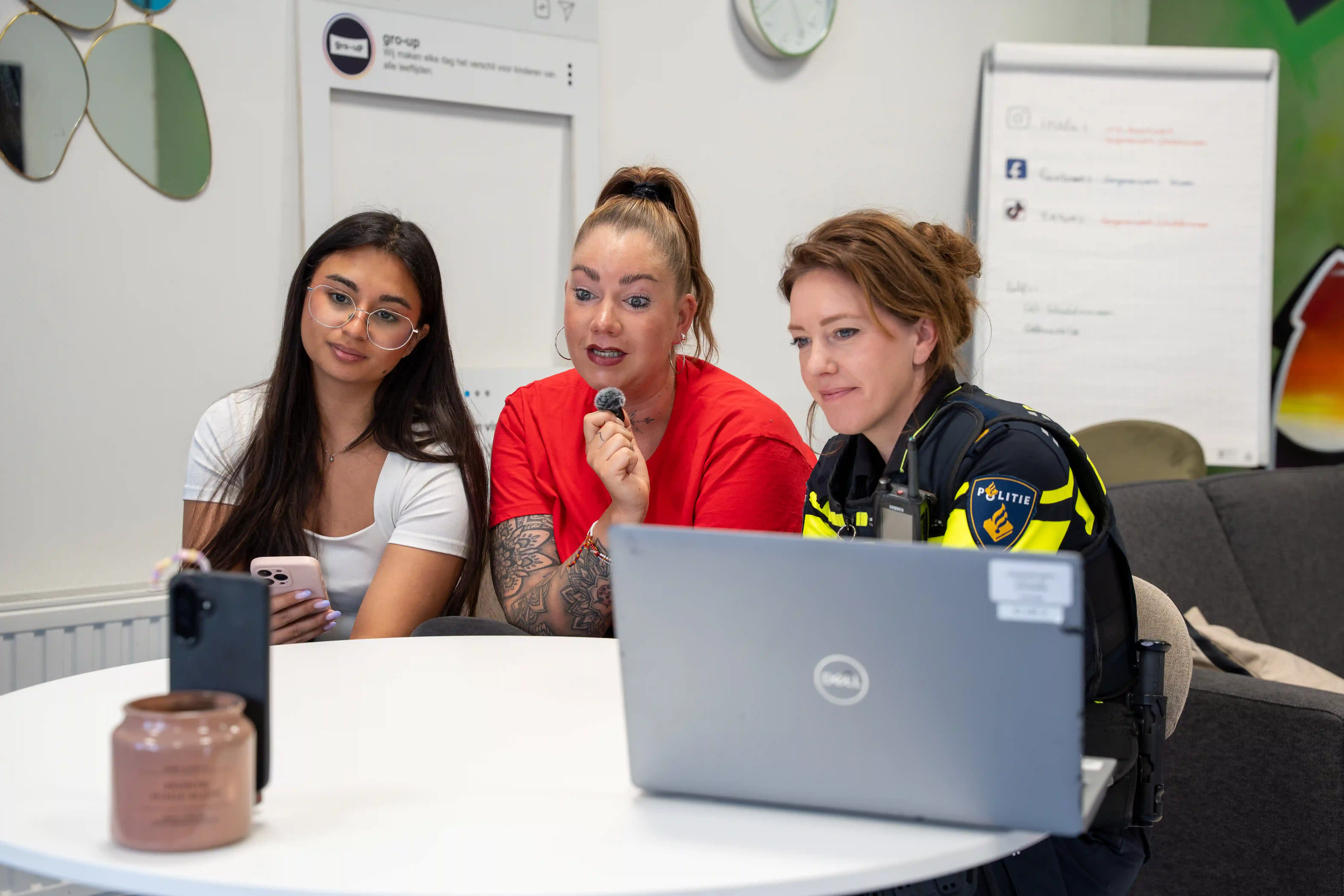 gro-up medewerkers Jongeren stellen vragen in livesessie op TikTok en Twitch