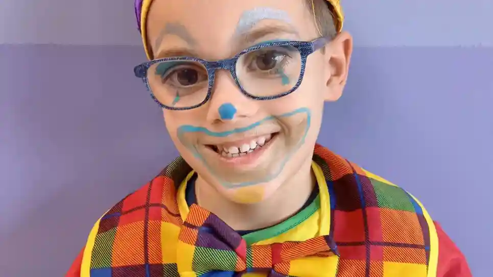 gro-up kind verkleed als clown gro-up kind verkleed als clown