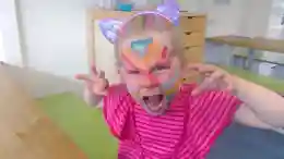 gro-up schoolkind meisje geschminkt gro-up schoolkind meisje geschminkt